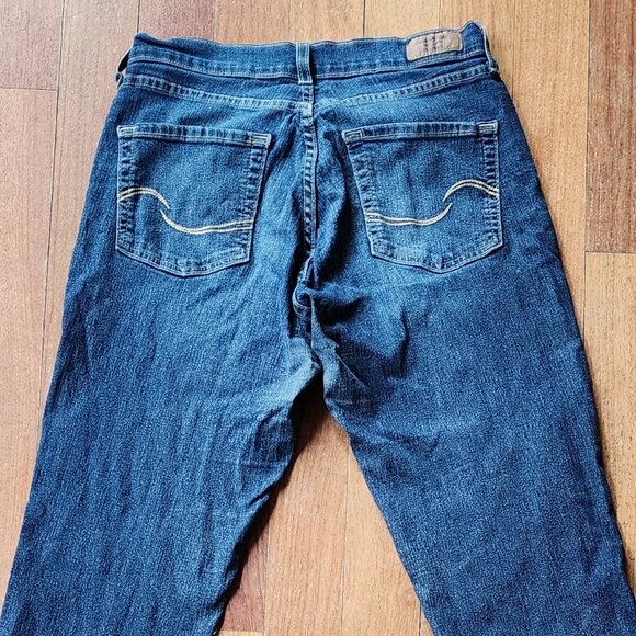 Signature by Levi Strauss Faded Wash Curvy Straight Jeans Size W29 L32 - Picture 11 of 16